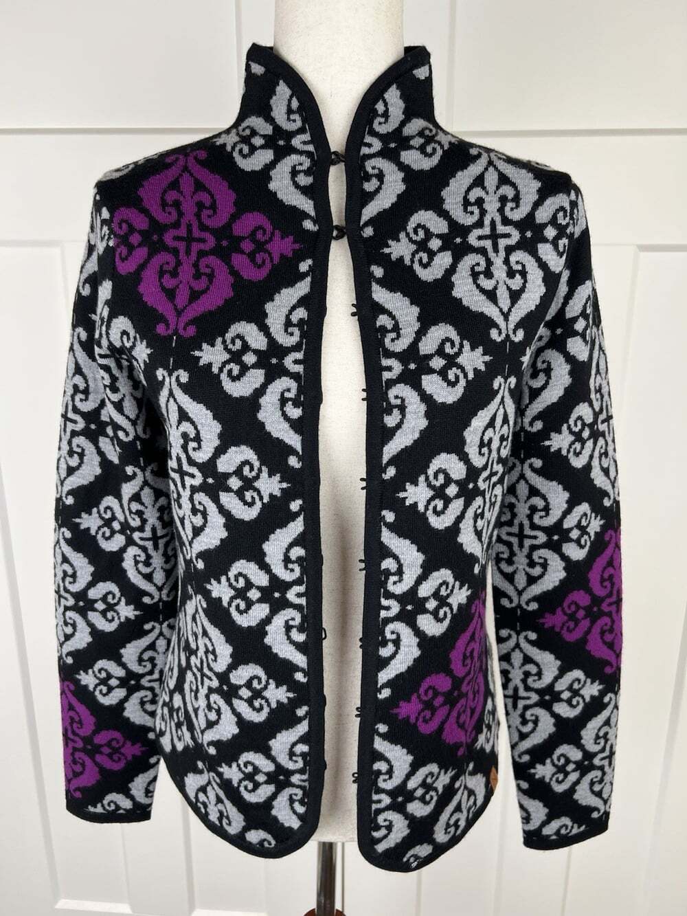 Neve 100% Merino Wool Cardigan Sweater S Black Gray Magenta Hook Front